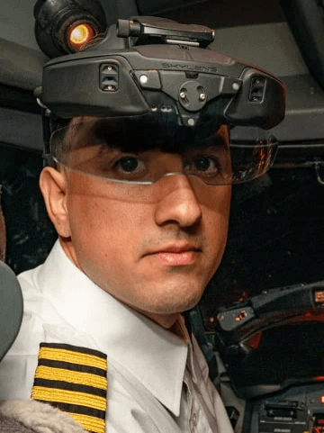 Pilot wearing SkyLens